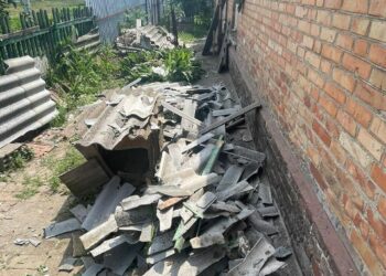 Поліція показала фото з наслідками обстрілу Нікополя