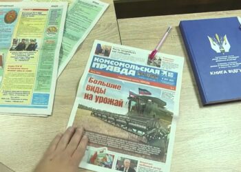 Дніпровський історик Юрій Фанигін передав до музеїв «раритетні» пропагандистські газети