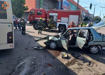 Жахлива ДТП у Кривому Розі: постраждало двоє підлітків