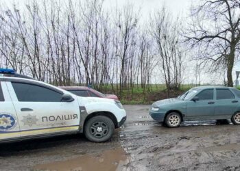 На Дніпропетровщині 32-річний чоловік викрав авто, припарковане біля магазину