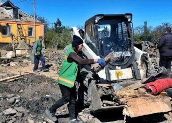 Павлоград оговтується від ракетної атаки (ФОТО)