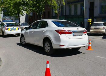 У центрі Дніпра Toyota збила жінку: що відомо