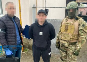 У Дніпрі затримали банду, яка вимагала у підприємця  55 тисяч доларів