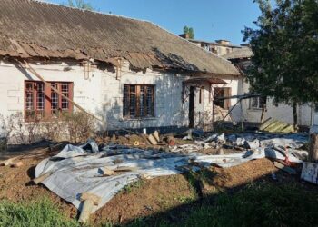 Окупанти шість разів за добу обстріляли Нікопольщину: фото наслідків від поліції