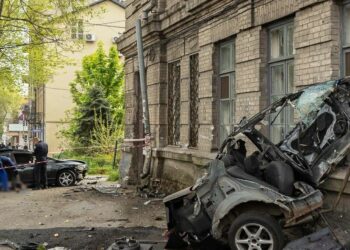 Смертельна ДТП у центрі Дніпра: авто на шаленій швидкості влетіло у дерево