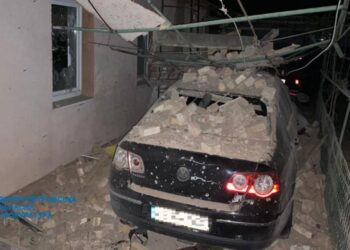 Загинула жінка і поранено чоловіка: прокуратура розпочала розслідування обстрілу Нікополя