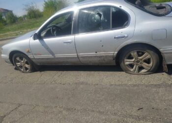 У Мережі показали обстріляний автомобіль у Нікополі (ВІДЕО)