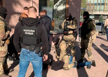 У Дніпрі затримали чоловіка, який продавав «липові» волонтерські посвідчення військовозобов’язаним