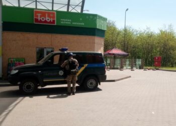 Поліція показала ще більше наслідків вчорашнього обстрілу Нікополя