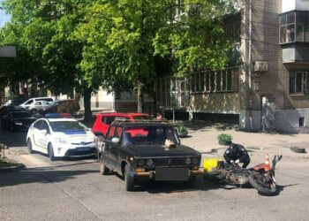 У Дніпрі ВАЗ збив курʼєра Glovo: постраждалий у лікарні