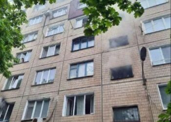 На масштабній пожежі у Кривому Розі загинула жінка та постраждала дитина