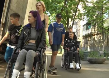 Молоде подружжя, постраждале внаслідок ракетної атаки у Дніпрі, вчиться жити заново: півроку після трагедії