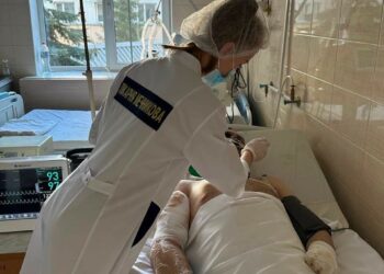 У лікарні Мечникова розповіли зворушливу історію молодої медсестри з Маріуполя
