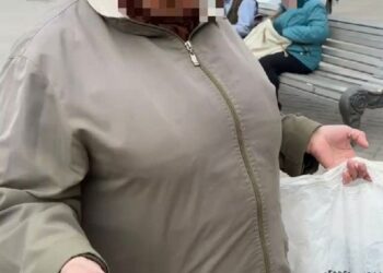 У Дніпрі затримали літню жінку, яка грабувала пасажирів у транспорті