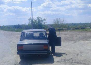 На Дніпропетровщині зупинили автівку, у кермувальника якої виявили липове водійське