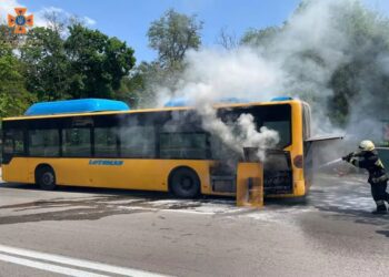 У Дніпрі на ходу загорівся автобус №95