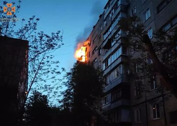 У Кривому Розі на пожежі у багатоповерхівці врятовано трьох осіб, із них двоє дітей