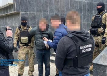 У Дніпрі затримали “ділка”, який продавав чоловікам “білі квитки”