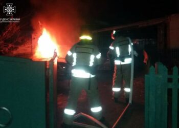 У Синельниківському районі у легковику згорів чоловік