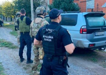 Міграційники Дніпропетровщини викрили масштабну схему продажу «білих квитків» у військкоматі