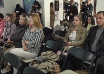 У Дніпрі презентували фільм, присвячений матерям загиблих захисників Маріуполя