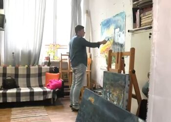 Дніпровський художник пише картини, які прогнозують майбутнє