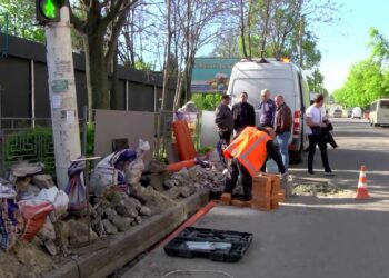 Косять траву, фарбують огорожі та ремонтують дороги: Камʼянське готується до літнього періоду
