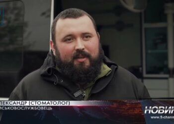 Стоматологія на колесах. Як мобільні бригади лікують зуби бійцям та цивільним біля фронту