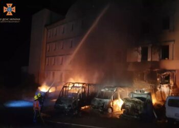 Вночі у Кривому Розі згоріло п’ять припаркованих мікроавтобусів