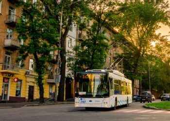 Сьогодні один з проспектів Дніпра тимчасово перекриють для руху транспорту