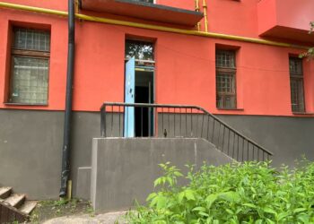 У Дніпрі затримали 33-річного грабіжника, який напав на чоловіка у підʼїзді