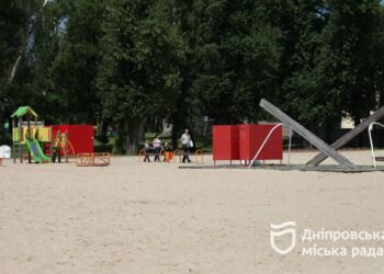 Де логіка: попри заборону купатись, зони відпочинку у Дніпрі готують до пляжного сезону