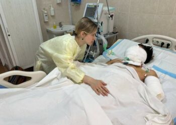 Війна забрала в нього руки, та не забрала мрію стати батьком: у Дніпрі рятують командира з фронту