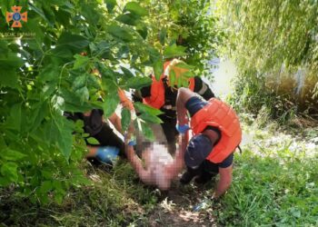 У Кривому Розі з річки Саксагань дістали потопельника
