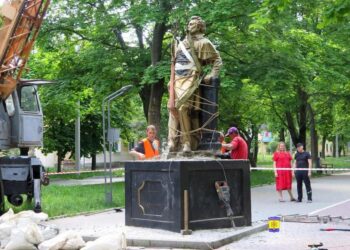 У Жовтих Водах демонтували пам’ятник Пушкіну на річницю з дня його народження