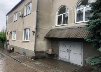 Окупанти обстріляли лікарню у Нікополі