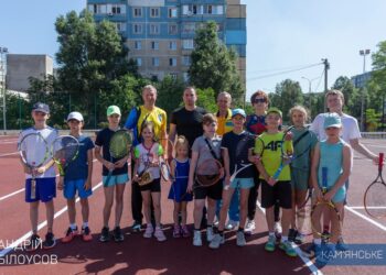 У Кам’янському для юних містян та їхніх батьків відкрили перші тенісні корти