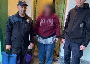 У Синельниківському районі поліцейські допомогли чоловіку знайти дружину, яка заблукала у полі