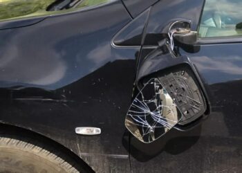 У Дніпрі на Донецькому шосе  автівка збила літню жінку на тротуарі