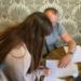 Викрили чиновниць з Дніпра, які закупили шкільні меблі, що не відповідали стандартам