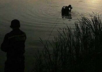 У Дніпрі на відстані 70 метрів від берега надзвичайники дістали з озера потопельника