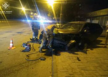В нічній ДТП у Дніпрі постраждав чоловік