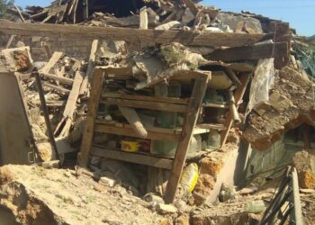 Поліція показала вражаючі фото зруйнованих внаслідок ворожих обстрілів будинків на Нікопольщині