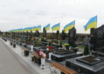 На Дніпропетровщині  дівчата-підлітки пошкодили сім надгробних плит на цвинтарі