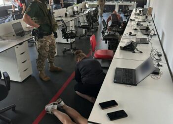 Кіберполіція припинила діяльність 9-ти шахрайських call-центрів у Дніпрі та столиці