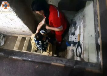 Пенсіонерка з Кривого Рогу впала у 1,5 метровий льох і не змогла звідти самостійно вибратися
