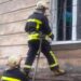 У Кам’янському надзвичайники допомогли батькам потрапити до квартири, в якій знаходились маленькі діти