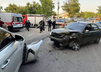 У Дніпрі внаслідок ДТП постраждало двоє людей