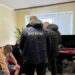 Затримано трьох шахраїв, які створили мережу фейкових магазинів із продажу тютюнових виробів