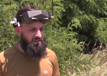5000 аеророзвідників підготували у волонтерській школі. Як навчають управляти бойовими дронами